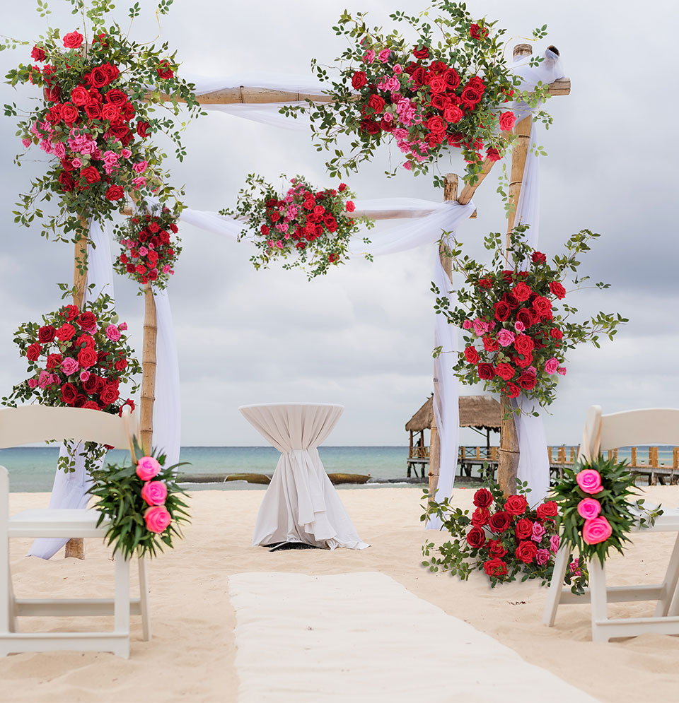 boxwood wall wedding backdrop