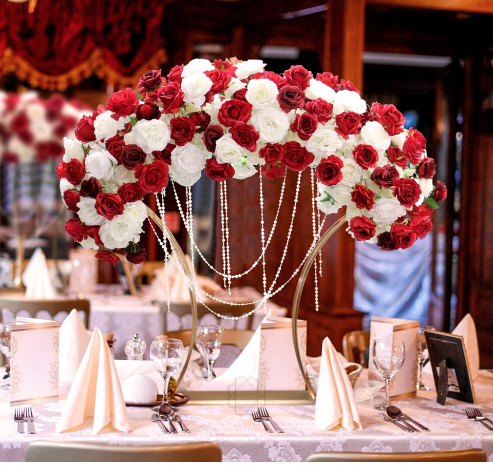 Outdoor Dining in Paris: Restaurants with Flower Decor