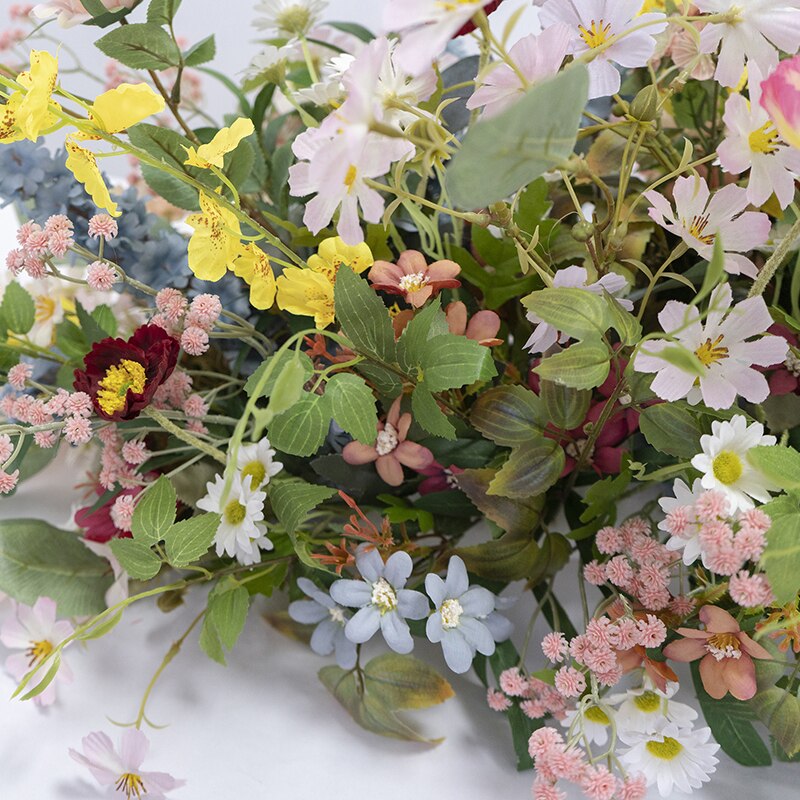 flower decorations on barn doors for wedding3