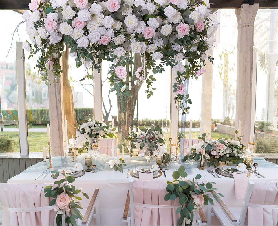 Selecting the right flowers for table arrangements