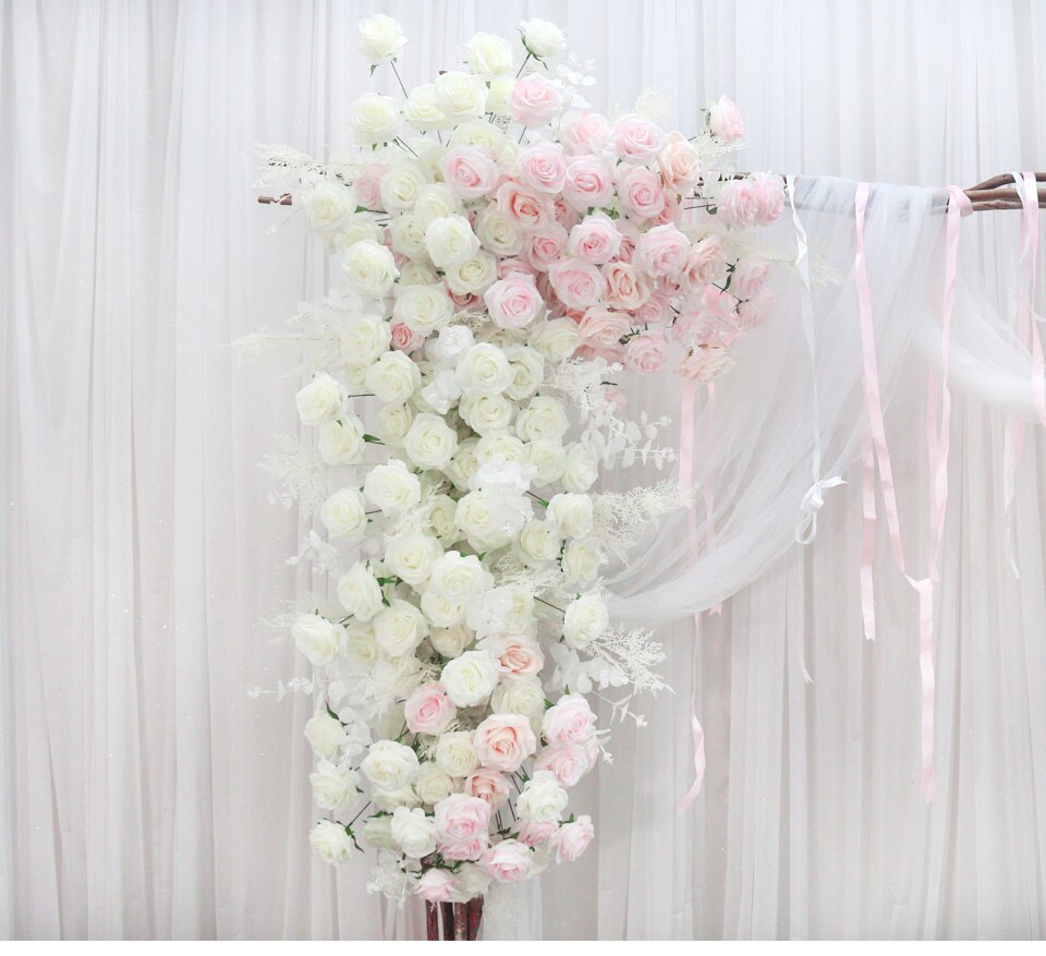 flower arrangement on wedding tables10