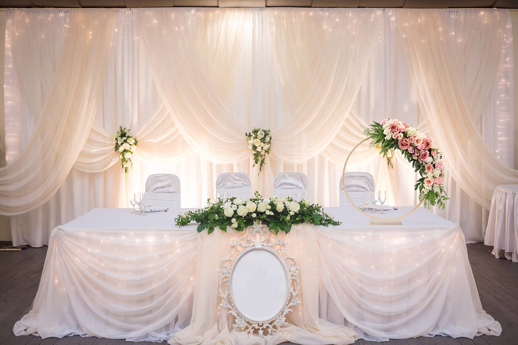 classic wedding decor flowers