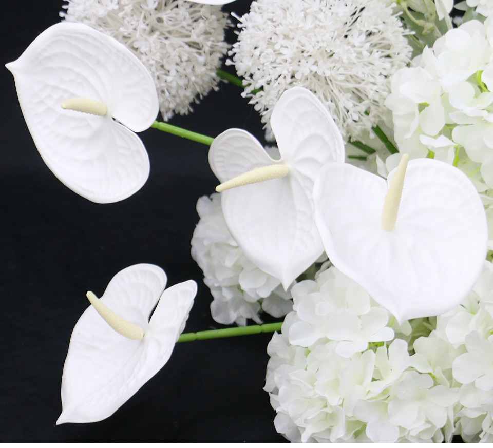 white table runner on cream table7